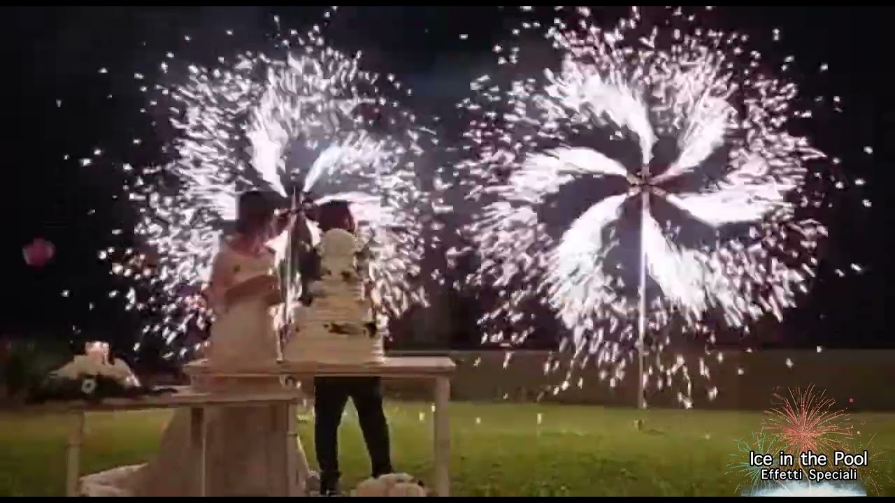 TAGLIO TORTA CON FONTANE RUOTANTI 2021 al casale degli aranci