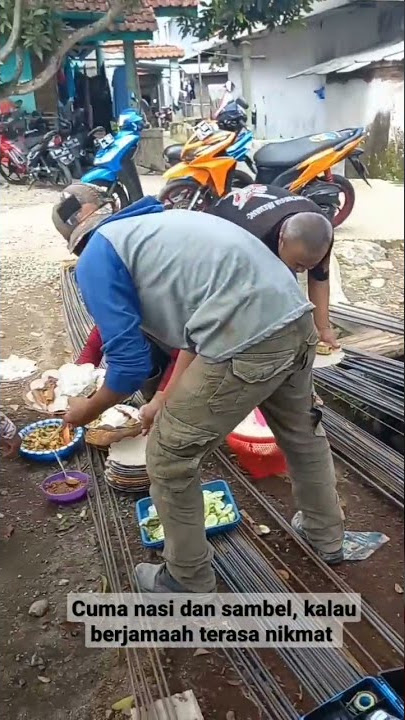 makan bareng bersama keluarga besar pekerja pembangunan masjid