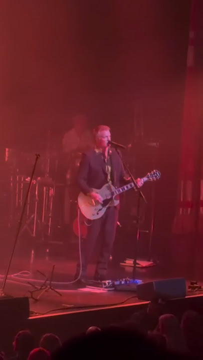 Avril Lavigne shaxsiy pornosi Ikki oy guruhining yalangoch solistlari