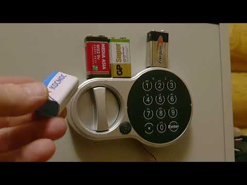 Видео: Как поменять батарею в сейфе amsec?