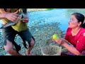 wild people pick fruits - Fishing woman - woman Eat fat fruit wild people