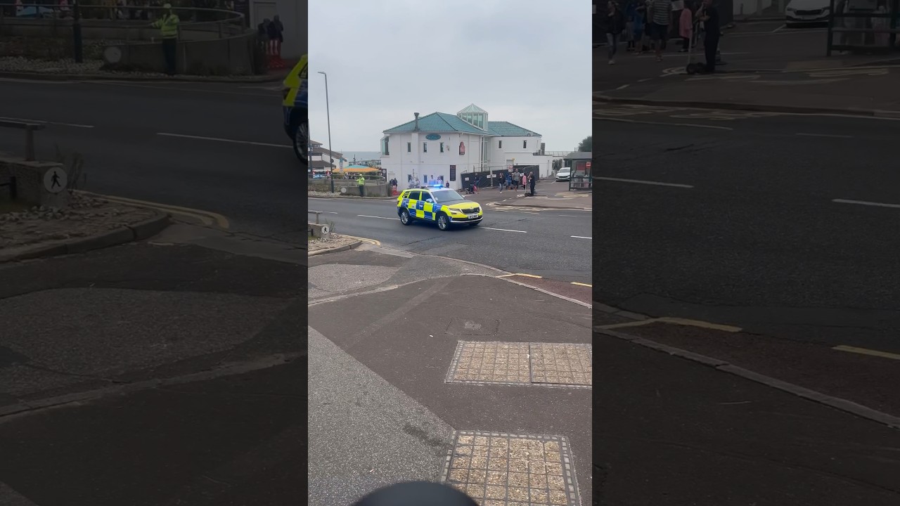 3 police cars 🚓🚨 in pursuit undercover VW Volkswagen Transporter Skoda Kodiaq Volvo XC90 31/08/24