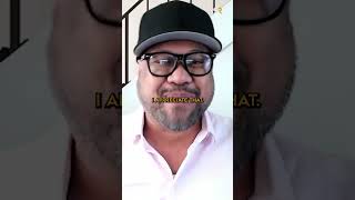 #WeHaveAGhost's Anthony Mackie LOVES Screen Rant host Joe Deckelmeier's interior decorating #shorts