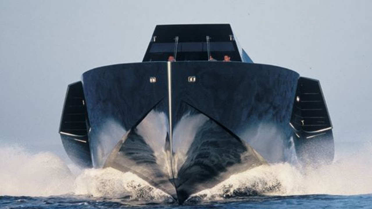 how fast can super yachts go