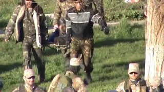 Российские оккупанты взяли штурмом воинскую часть в Бельбеке, 22 марта 2014. Видео 7 - раненый.