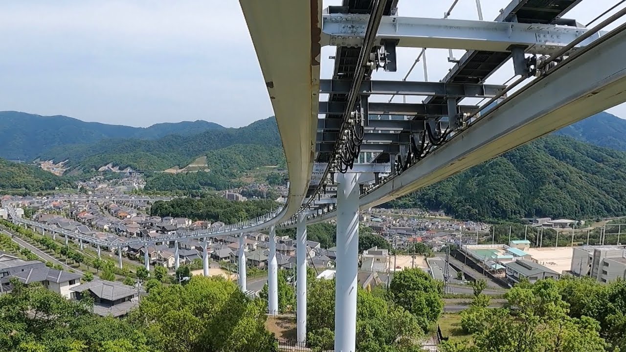 【スカイレール】前面展望　急勾配の住宅街を走る日本唯一の交通システム　広島県安芸区　2023年廃止予定　Monorail running in a residential area 