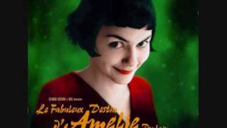 Video thumbnail of "Amelie Soundtrack 10 - Pas si simple"