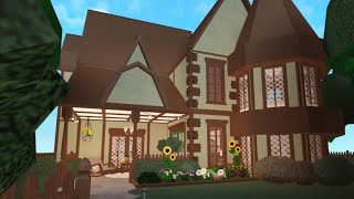 A Bloxburg Victorian House Tour!