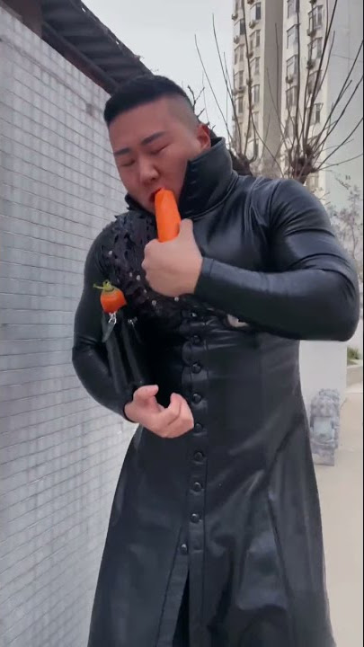 Shang abi eating carrots