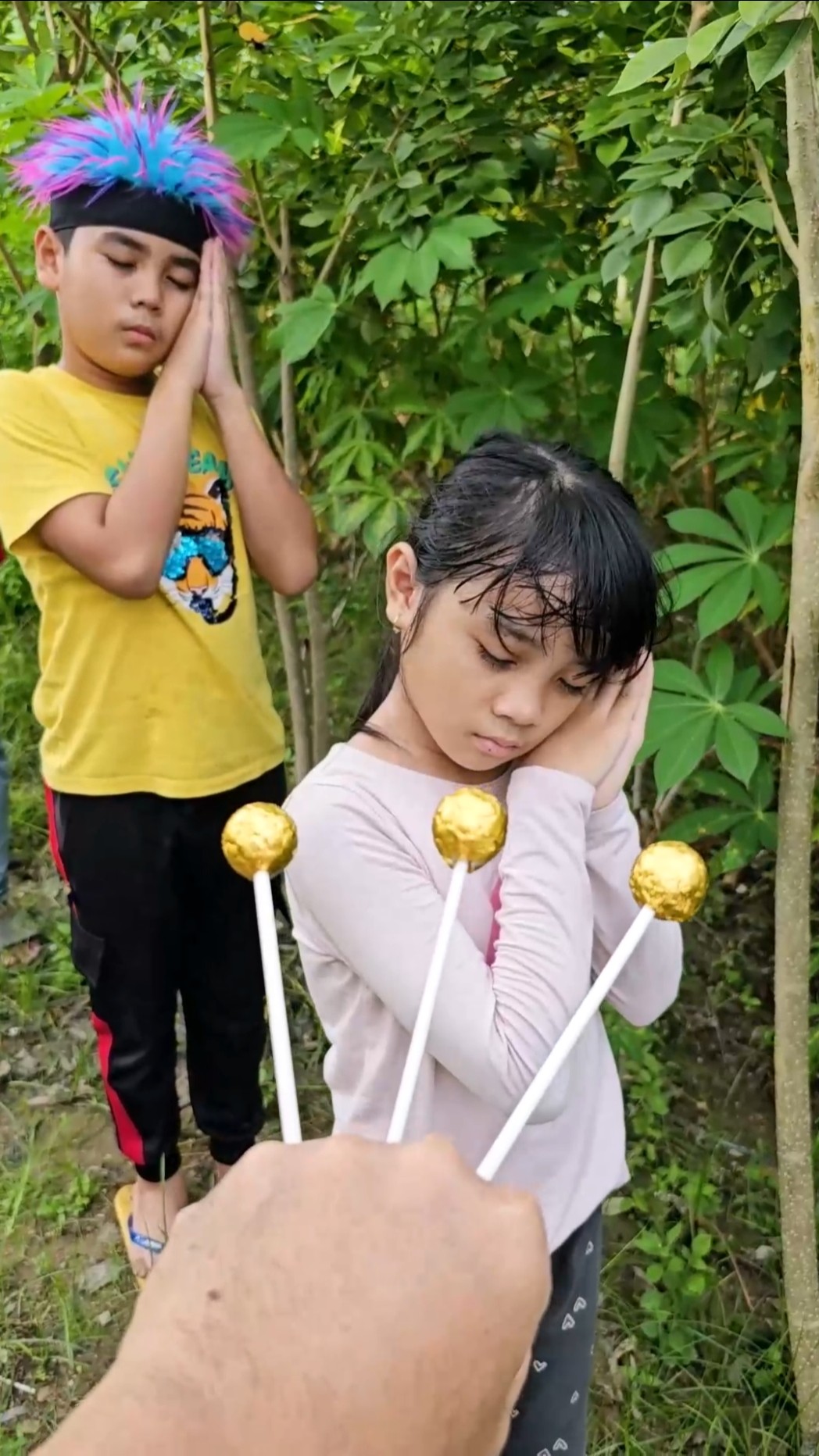 Free Gold Candy❗ Their reaction was unexpected ??