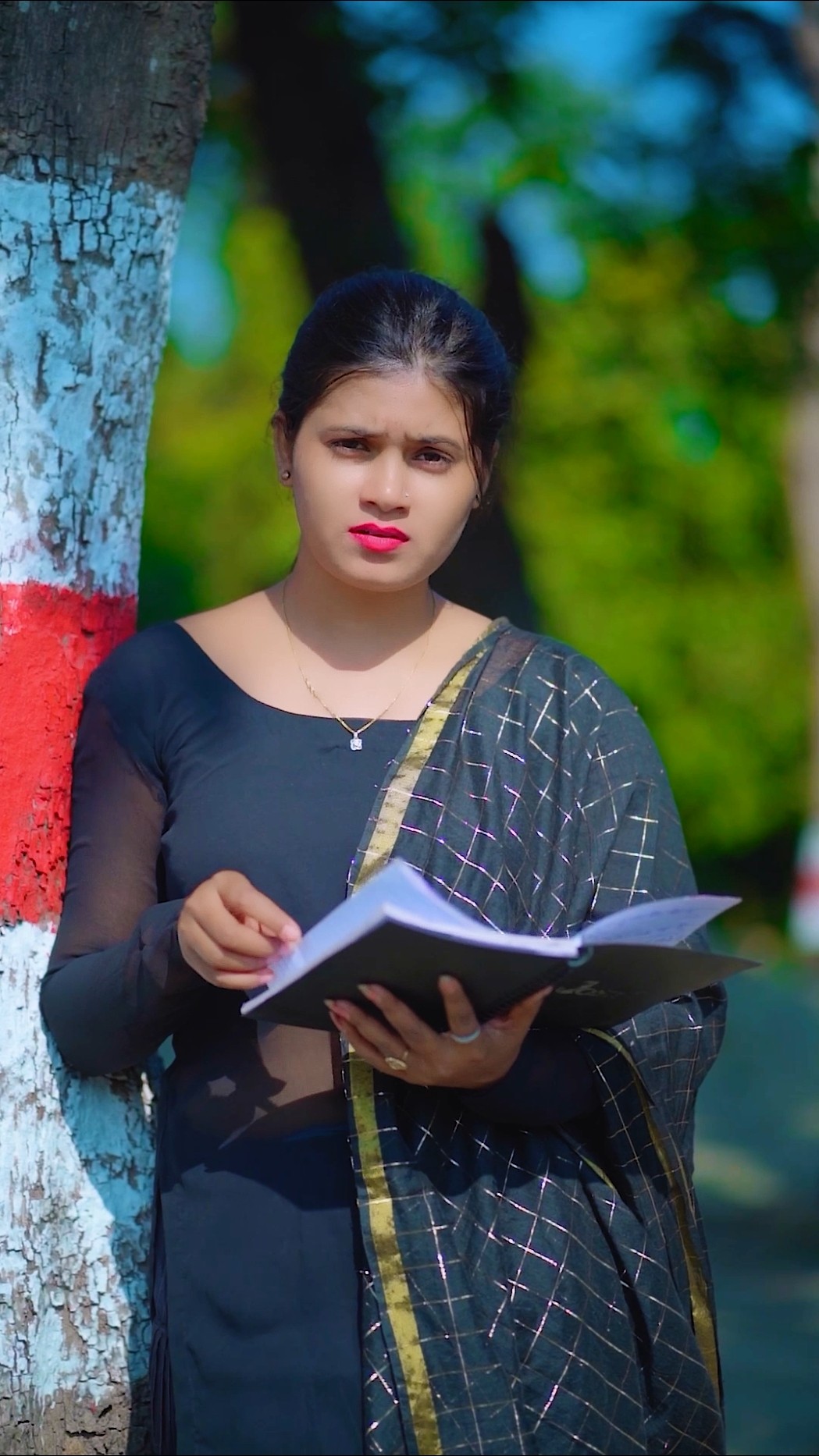 Betiya etni bhi kamjor nhi ki mahlo me jane ke lia baba ki kutiya bikba de
