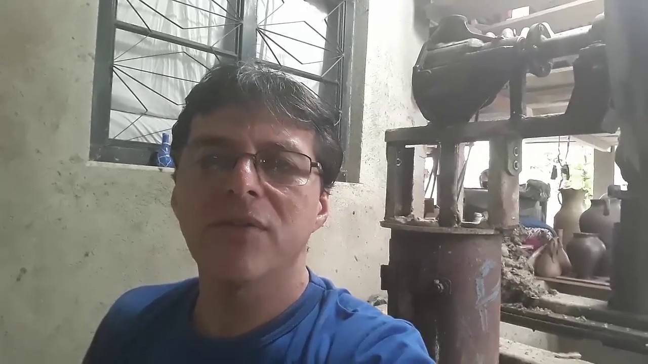Oleiro desmonta a sua maromba. Para você poder. fabricar a sua maromba
