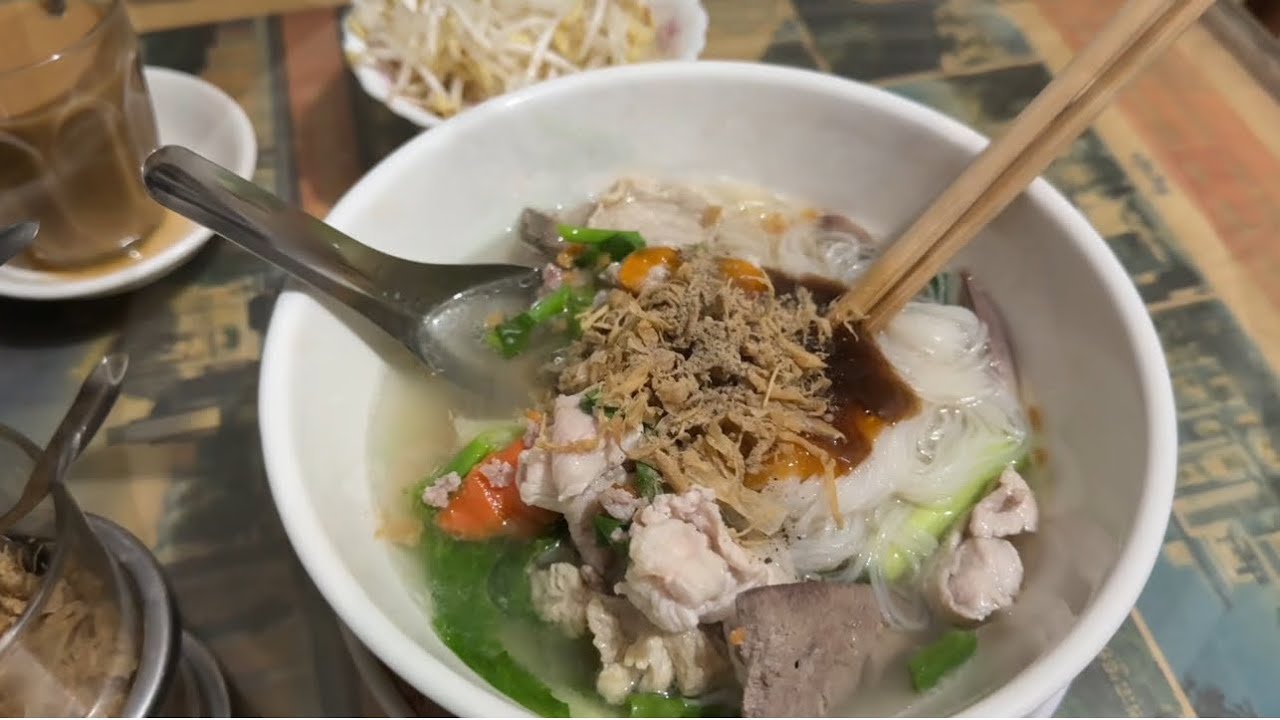 Day and Night Cambodian Street Foods Review