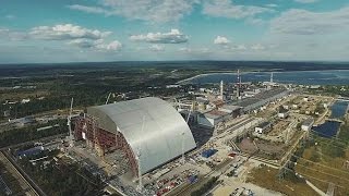 Установка нового саркофага на Чернобыльской АЭС
