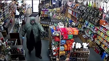 Robber returns money to store clerk, says it’s not enough to help sick daughter