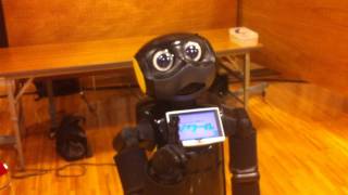 自己紹介するロボット