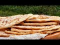 الخبز الأفغاني الخبز خبز خفيف ولذيذ بطريقة سهلة التميس عالفحم والحطب 