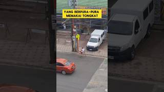 momen lucu ketika melihat pengemis yang berpura-pura pakai tongkat ‼️ #ngakak #lucu #pengemis #kocak