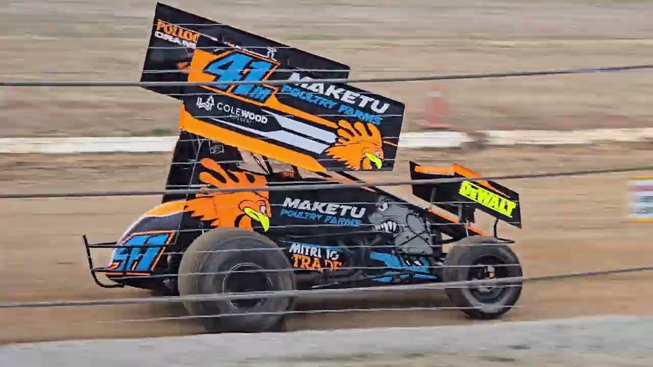Sprint Cars take to Waikaraka Park for the first time!