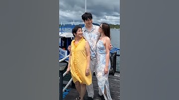 Song Hye Kyo and Lee Min Ho is enjoying time at the beach with his family.