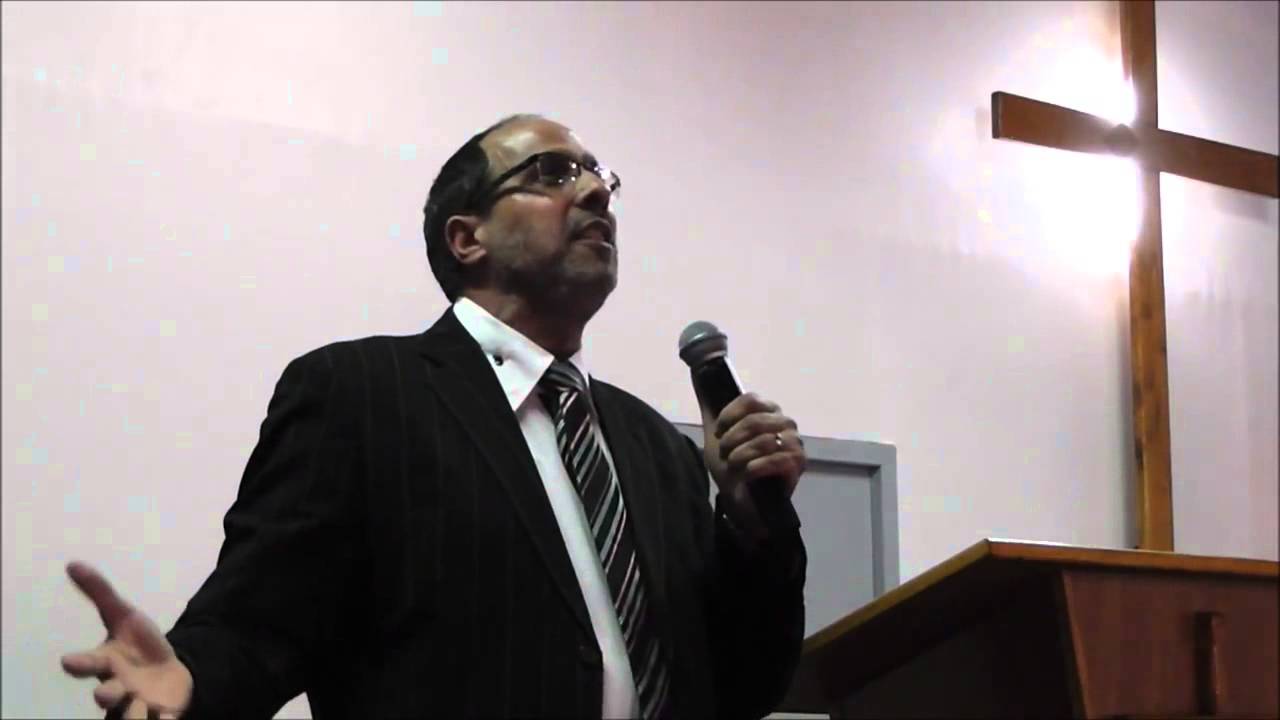 Pasteur/Chanteur Michel Gomez  "Le Riche et le Pauvre" Cantique