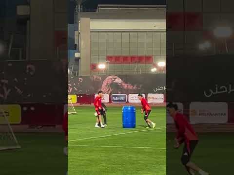 على الرايق امام عاشور و اشرف بن شرقي لاعبي الاهلي الاهلي امام عاشور بن شرقي  اكسبلور