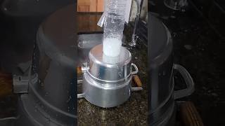 É só misturar Detergente com água sanitária #dicas#receita# #limpeza#