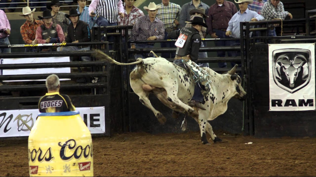 Bull Riding Silver Spurs Rodeo 2014 - YouTube