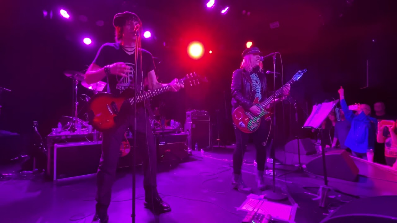 L7's Suzi Gardner Performs "Keys to My Heart" by The Clash | SPIN