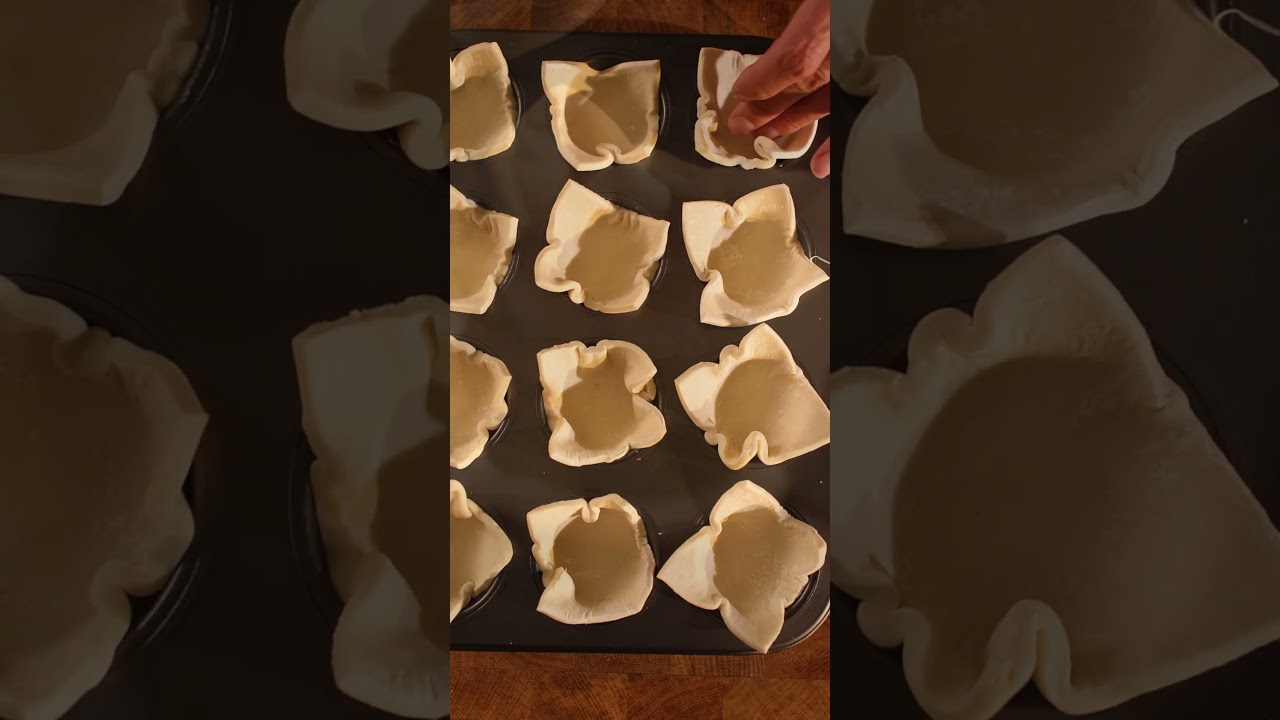 Karamelize soğanın eşsiz lezzetiyle dolu, çıtır çıtır puf börek tarifimiz sizlerle! ????????