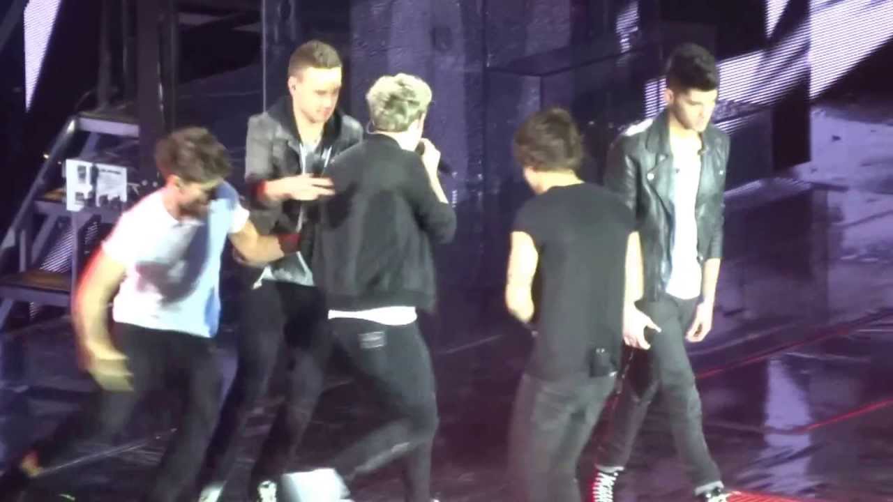 HD One Direction - Loved you first- Niall being tackled - 20/04/2013