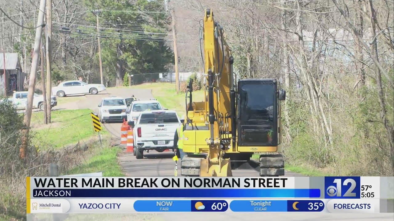 Crews respond to water main break on Norman Street - YouTube