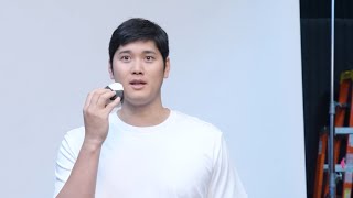 大谷翔平、CM撮影中の演技指導でスタッフと和気あいあい！？  ファミリーマート新CM『おむすび二刀流、発表。』篇＆メイキング映像
