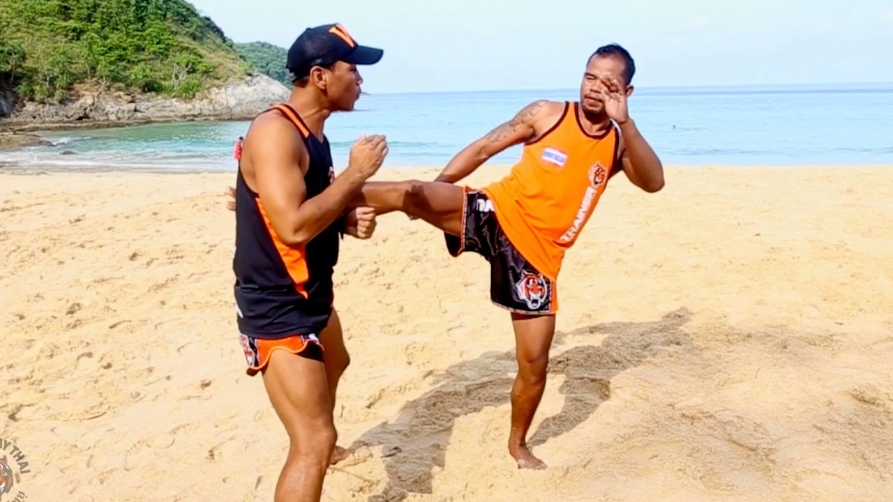 Muay Thai Beach Techniques self defense flashlight