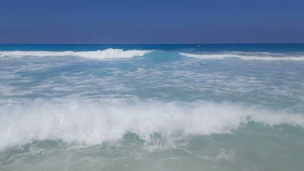 تحذير من نزول شاطيء ام الرخم بمرسى مطروح تم إنقاذ اكثر من سته أشخاص من الغرق منطقه (سالم الدوسرى)