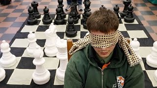 Even blindfolded, UT Dallas chess team keeps the public in check