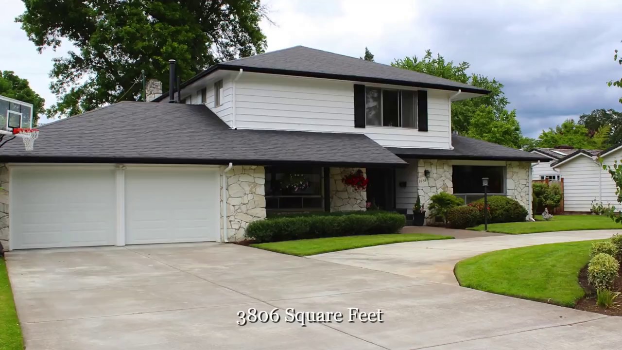Traditional Style Home Ferry Street Bridge Area Fair Oak Neighborhood