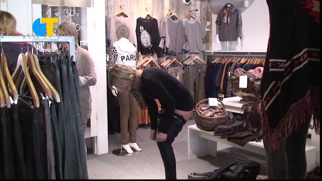 Gratis broek voor klanten in onderbroek - YouTube