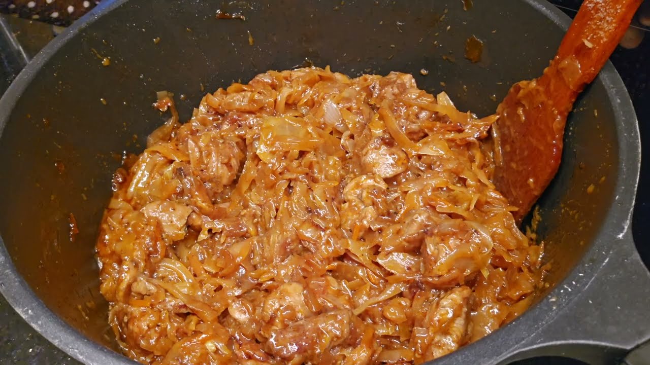 Самая вкусная тушёная квашеная капуста с индейкой и яблоками