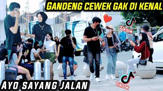 PRANK GANDENG TANGAN CEWEK GAK DIKENAL - VIRAL DI TIKTOK