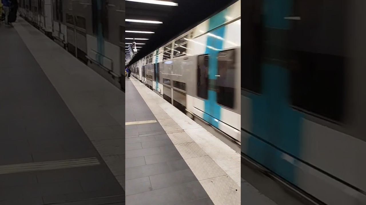 MI 09 operating the RER A arriving at Paris Gare de Lyon