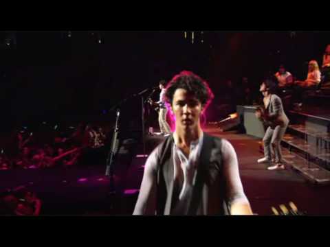 Goodnight & Goodbye (LIVE with Lyrics) - Jonas Brothers- 3D Concert