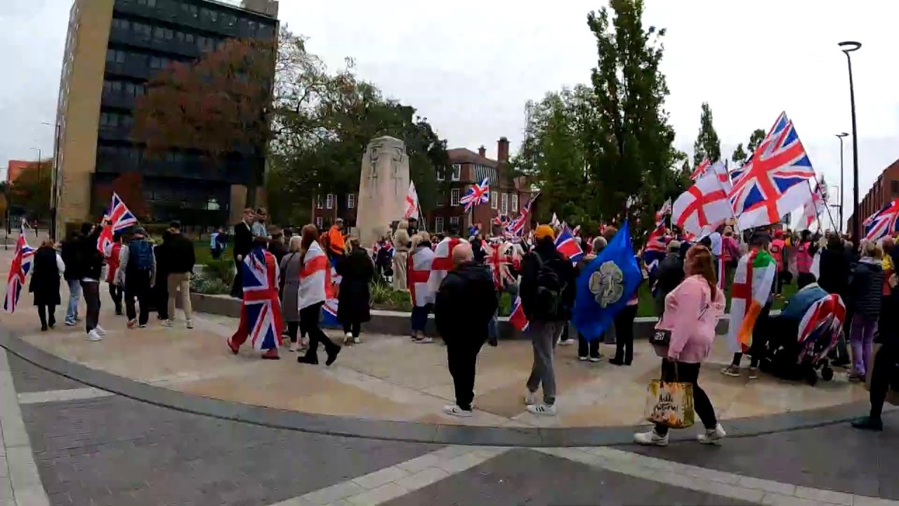 🚨 LIVE | Left v Right 📍Wakefield