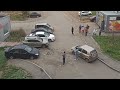 Автодама прошила газон и уработалась в 2 тачки. Real video