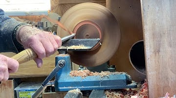 Richard Raffan using a spindle gouge to shape a bowl.
