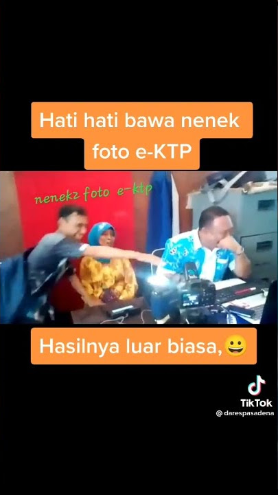 Nenek-nenek kalo misalnya foto KTP memang luar biasa yah😂😂