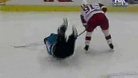 Sergei Fedorov nice hip check vs Jeff Friesen (2000)