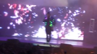 Usher - I Don't Mind at B96 Summer Bash 2015