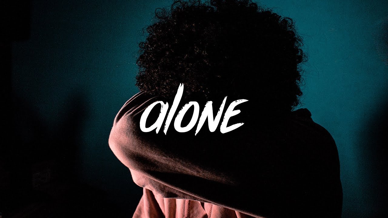 Alone текст 3д. I m alone. женщина со спины. I s alone. одинокий человек серая.