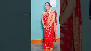 Kaisi Lagi Meri Red Colour Ki Sadi